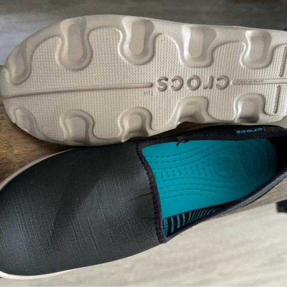 Women’s Crocs SIZE 9 - Picture 7 of 8